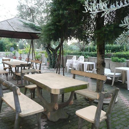 Hotel Darsena Пасиняно сул Тразимено Екстериор снимка