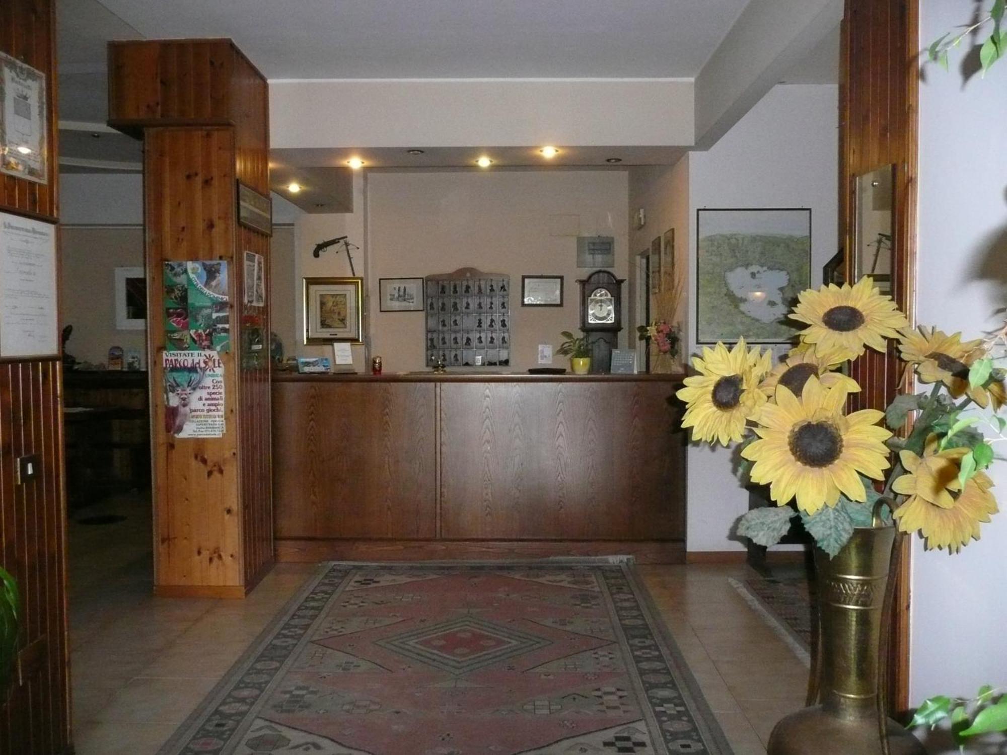 Hotel Darsena Пасиняно сул Тразимено Екстериор снимка