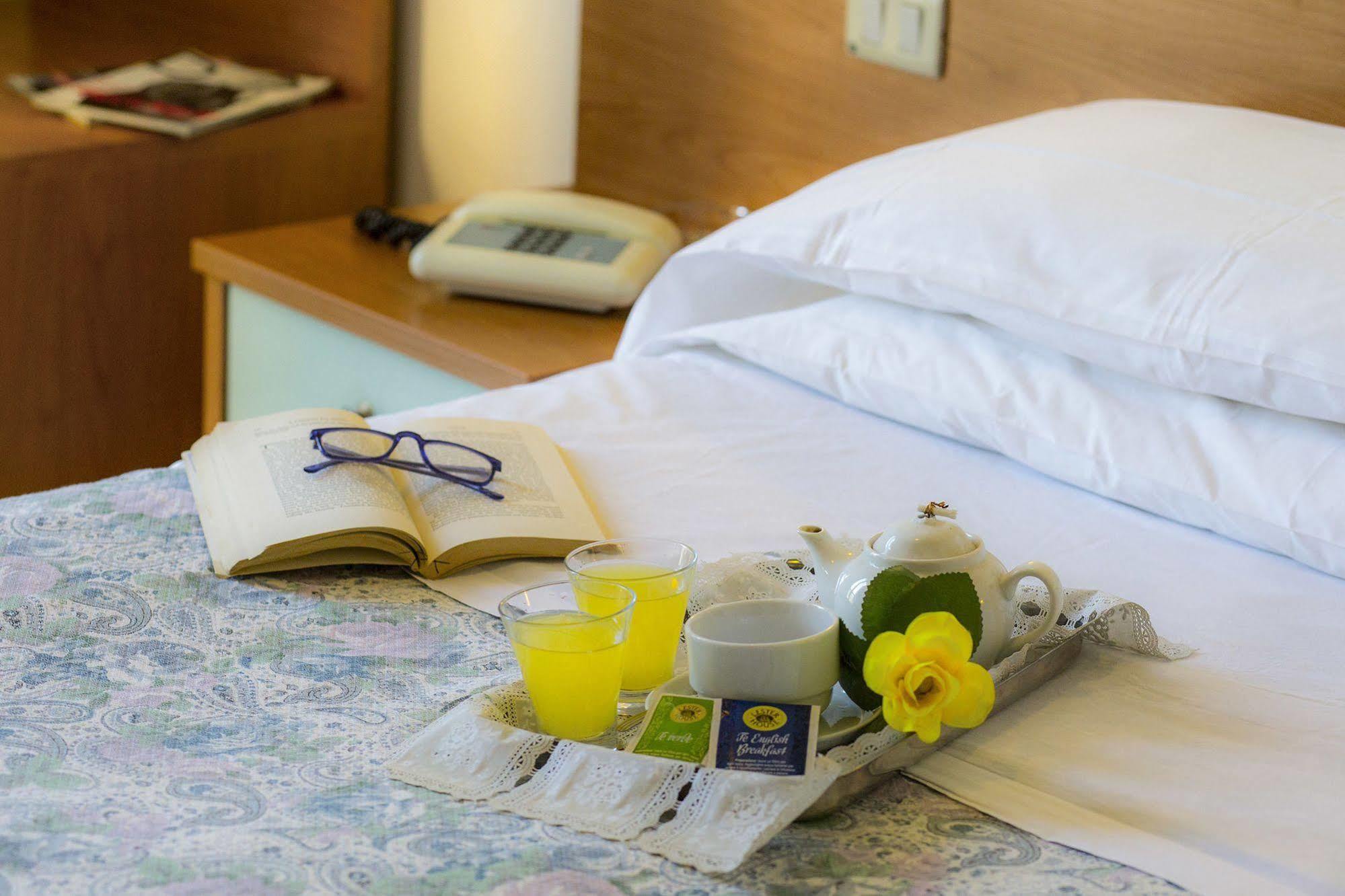 Hotel Darsena Пасиняно сул Тразимено Екстериор снимка