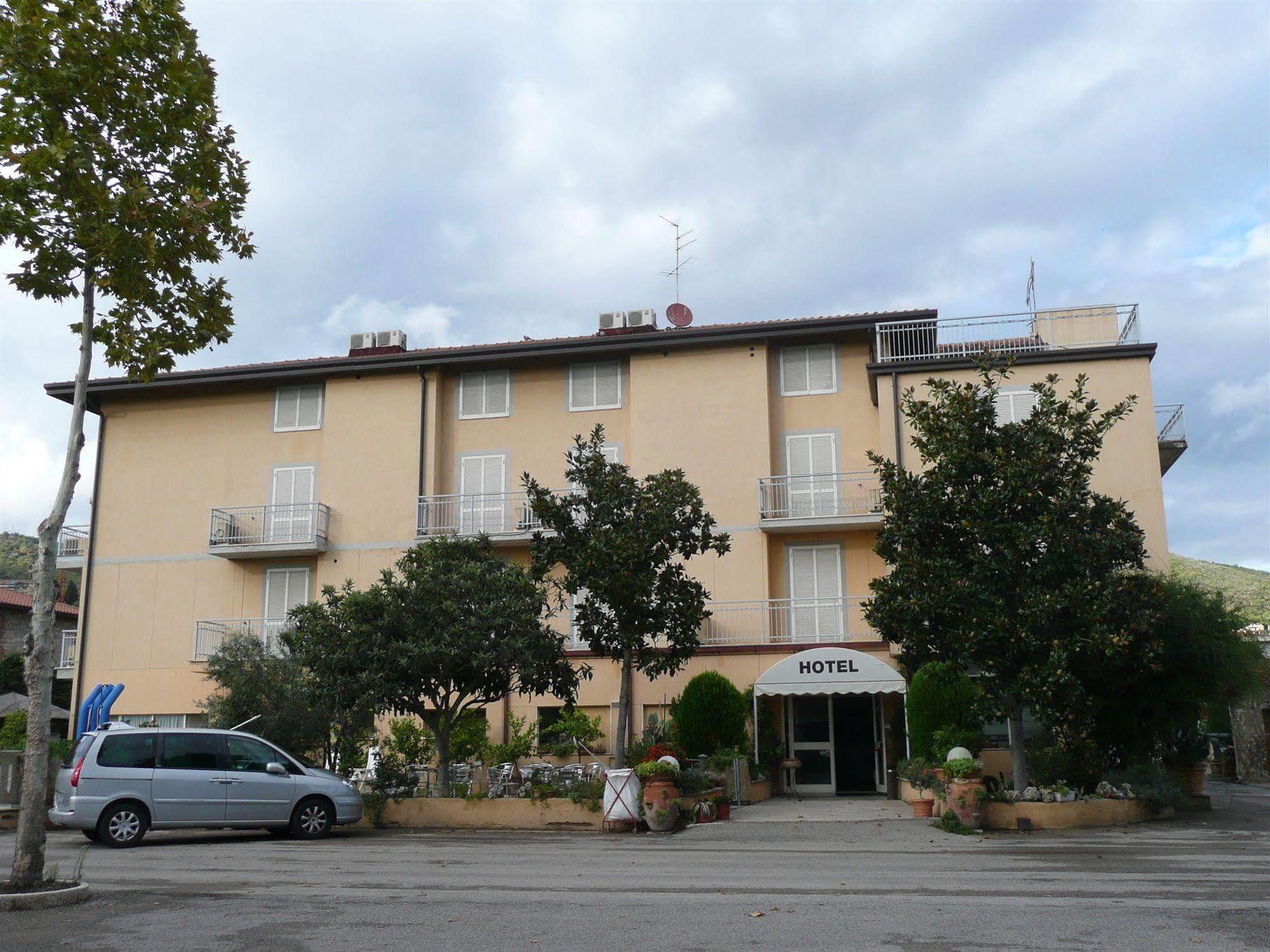 Hotel Darsena Пасиняно сул Тразимено Екстериор снимка